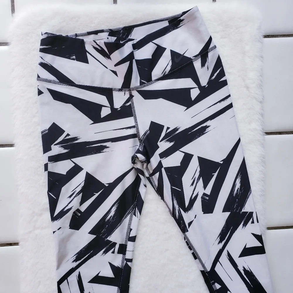 NIKE Legend 2.0 Floe Tight Leggings Black White Size Medium Activewear
